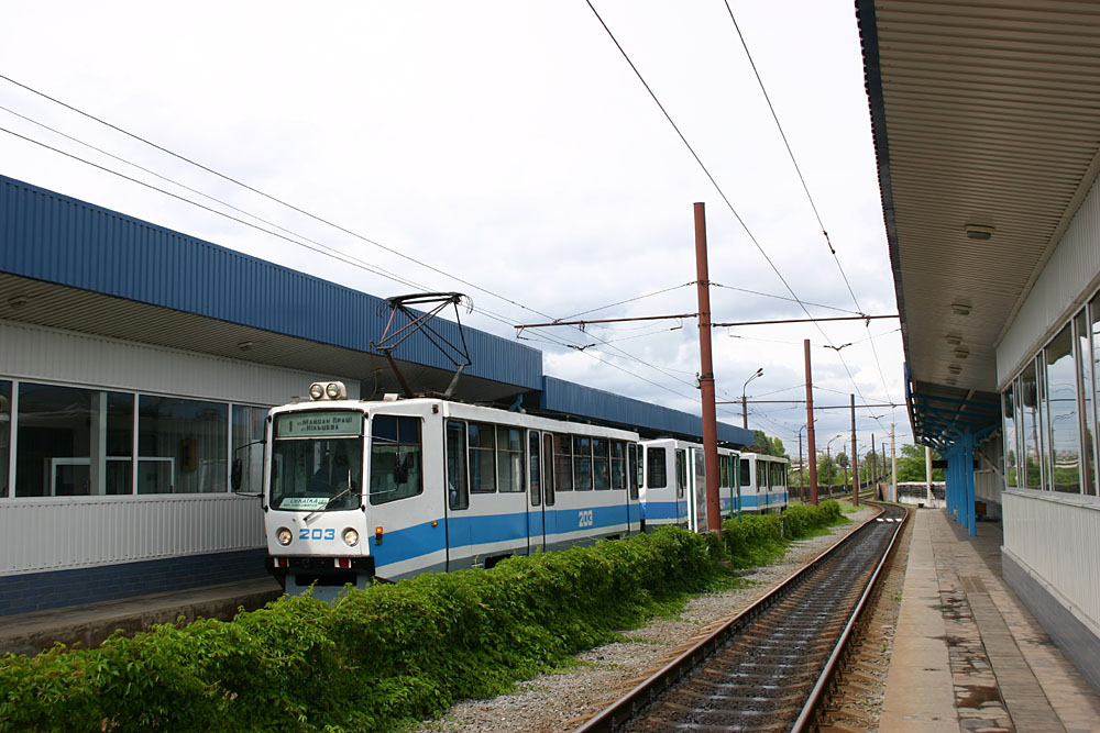 Кривой Рог, 71-611 № 203; Кривой Рог — Покатушки по СТ на тройнике 71-611 СМЕ 203+204+205 от 12 июня 2006 года