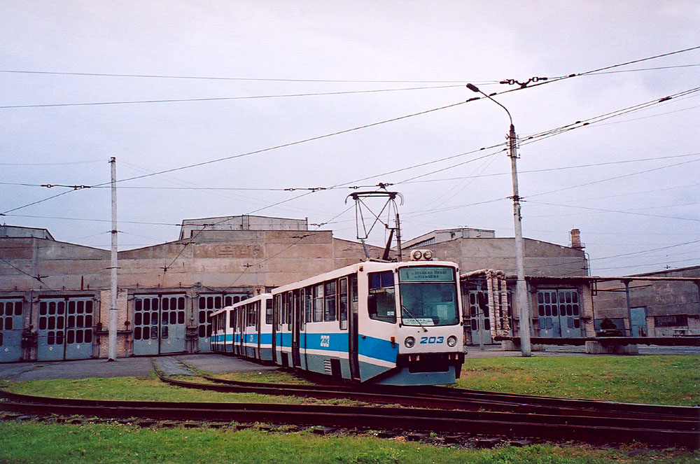 Кривой Рог, 71-611 № 203; Кривой Рог — Покатушки по СТ на тройнике 71-611 СМЕ 203+204+205 от 12 июня 2006 года