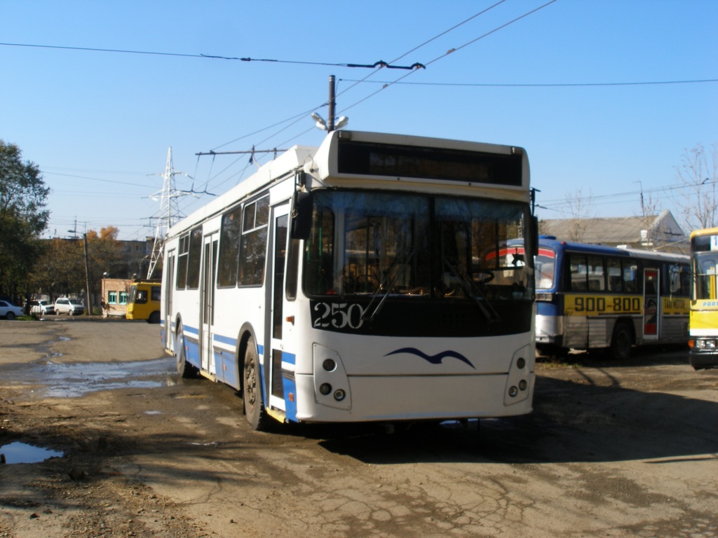 Владивосток, ЗиУ-682Г-016.02 № 250