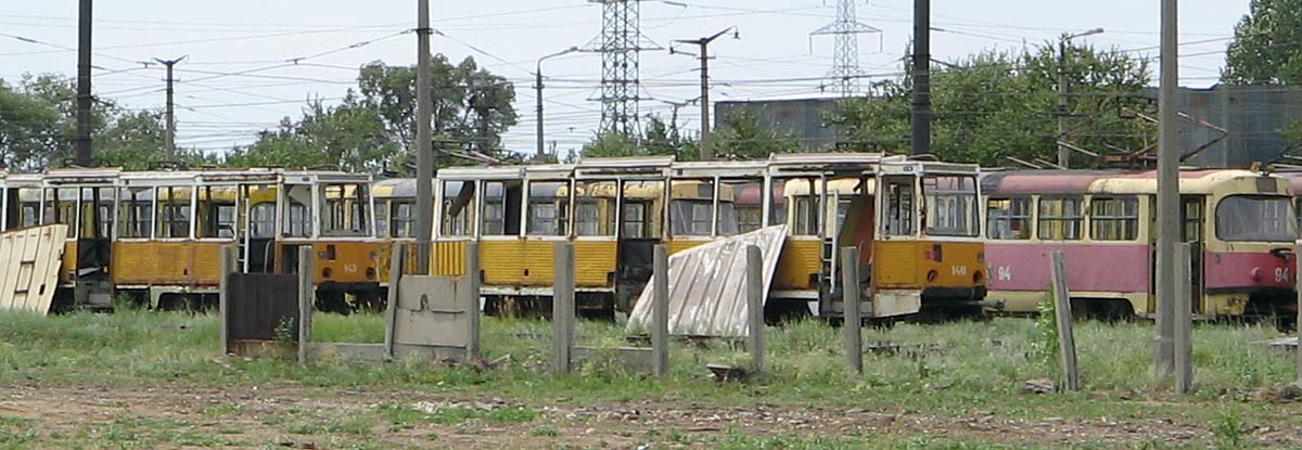 Volzhskiy, 71-605 (KTM-5M3) č. 143; Volzhskiy, 71-605 (KTM-5M3) č. 140; Volzhskiy, Tatra T3SU č. 94; Volzhskiy — Tram Depot