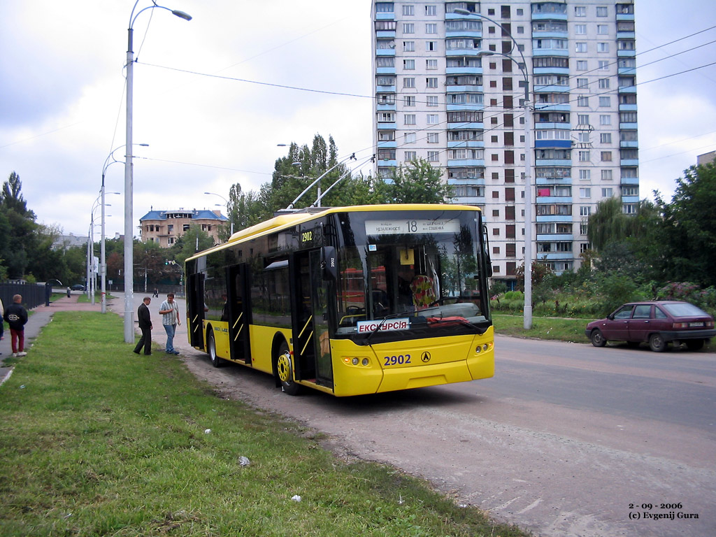 Киев, ЛАЗ E183D1 № 2902