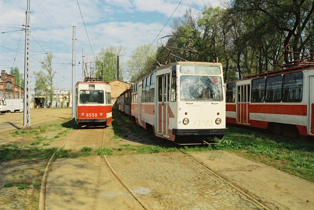 Санкт-Петербург, ЛМ-68М № 8550; Санкт-Петербург, ЛМ-68М № У2700