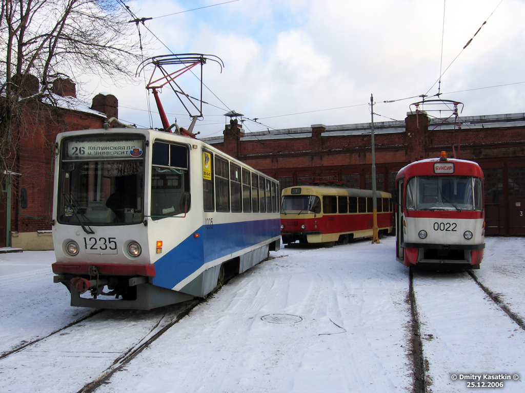 Москва, 71-608КМ № 1235; Москва, Tatra T3SU № 0022; Москва — Трамвайно-ремонтный завод (ТРЗ)