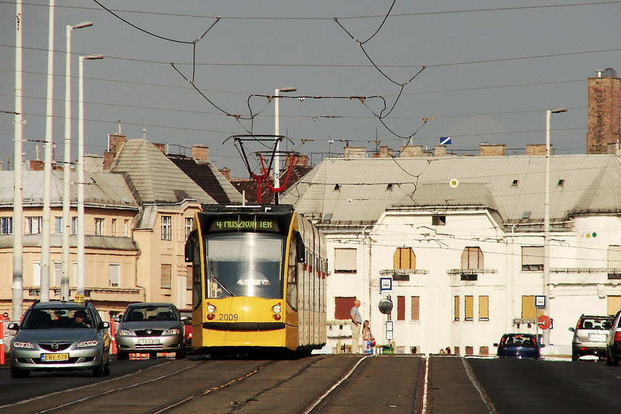Budimpešta, Siemens Combino Supra NF12B Br. 2009