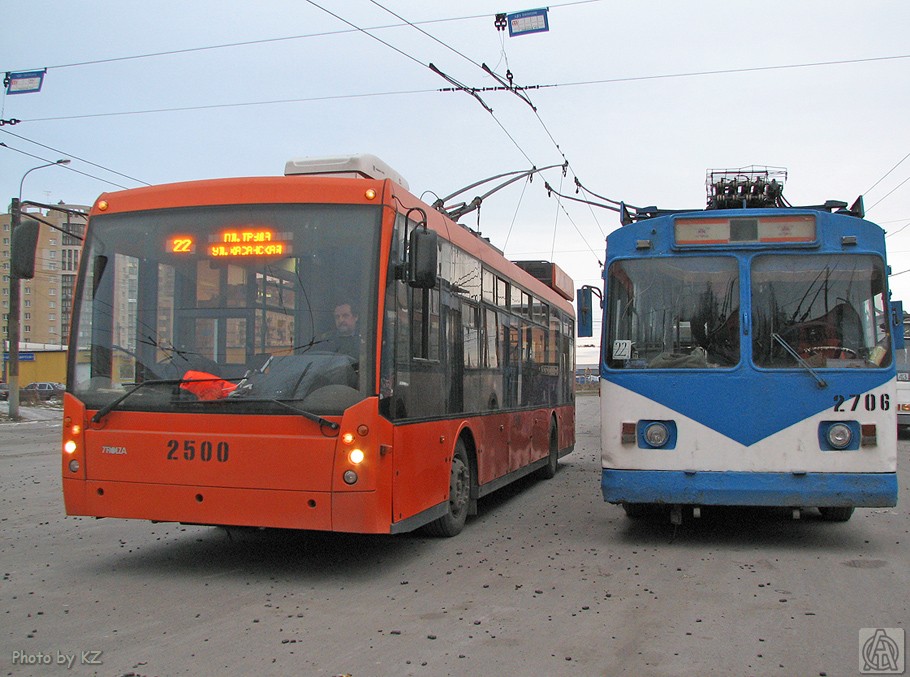 Pietari, Trolza-5265.00 “Megapolis” # 2500; Pietari, ZiU-682V [V00] # 2706