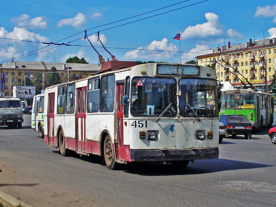 Киров, ЗиУ-682В1 № 451