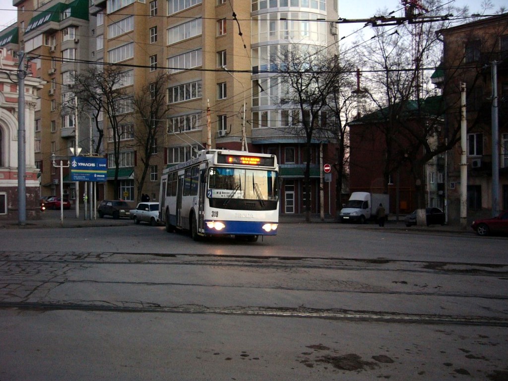 Ростов-на-Дону, ЗиУ-682Г-016.02 (с широкой 1-й дверью) № 319