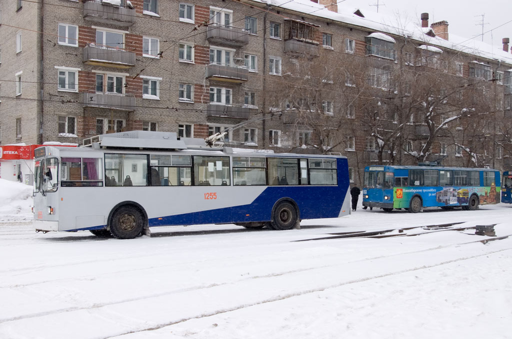 Новосибирск, СТ-682Г № 1255; Новосибирск, ЗиУ-682В-012 [В0А] № 4061