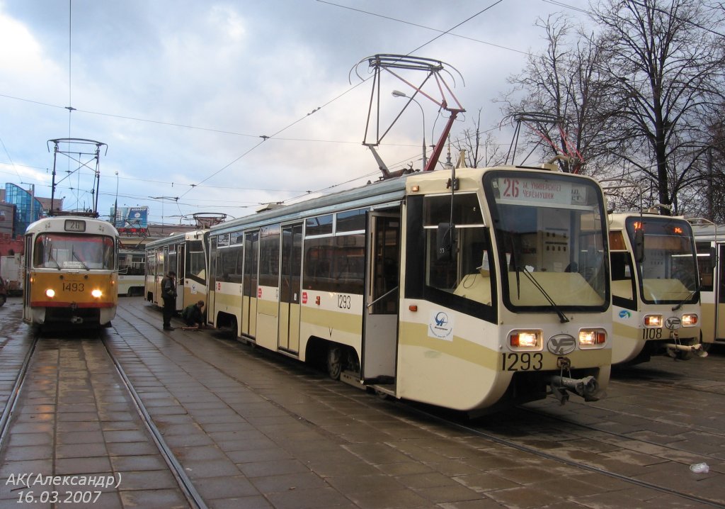 Москва, Tatra T3SU № 1493; Москва, 71-619К № 1293 Москва, Tatra T3SU № 1493; Москва, 71-619К № 1293