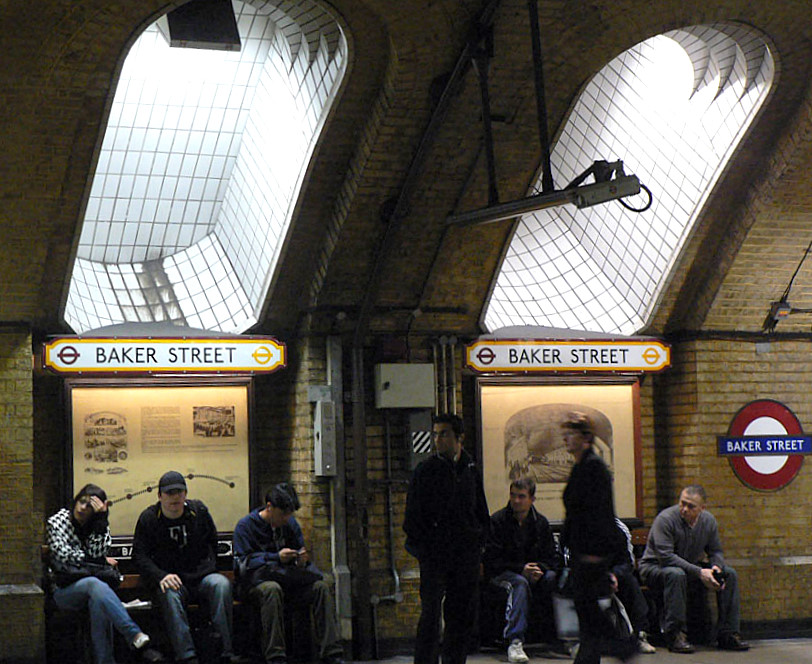 伦敦 — Underground — Lines and Stations