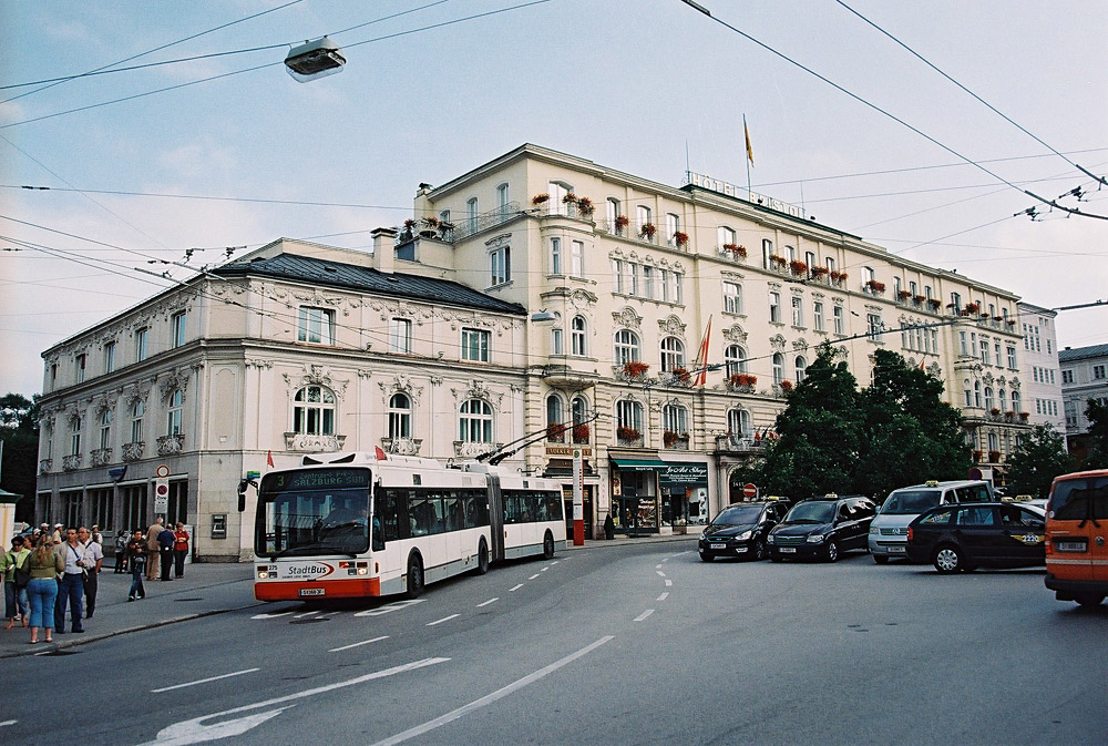 Salzburg, Van Hool AG 300T Br. 275