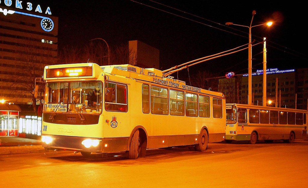 Ростов-на-Дону, ЗиУ-682Г-016.02 (с широкой 1-й дверью) № 319