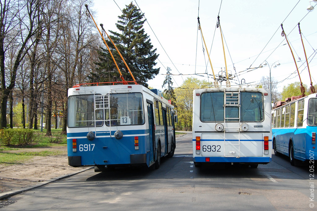 Москва, ЗиУ-682ГМ1 (с широкой передней дверью) № 6917; Москва, ВМЗ-5298.01 (ВМЗ-463) № 6932