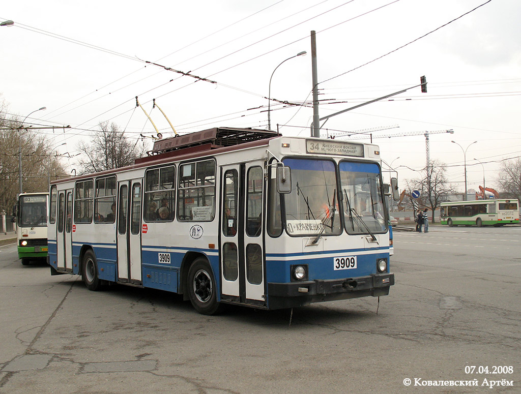 Москва, ЮМЗ Т2 № 3909
