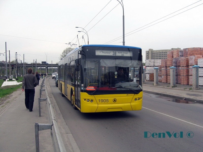 Kyiv, LAZ E183D1 # 1905