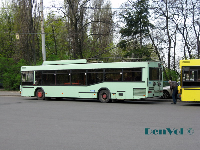 კიევი, MAZ-103T № 1719