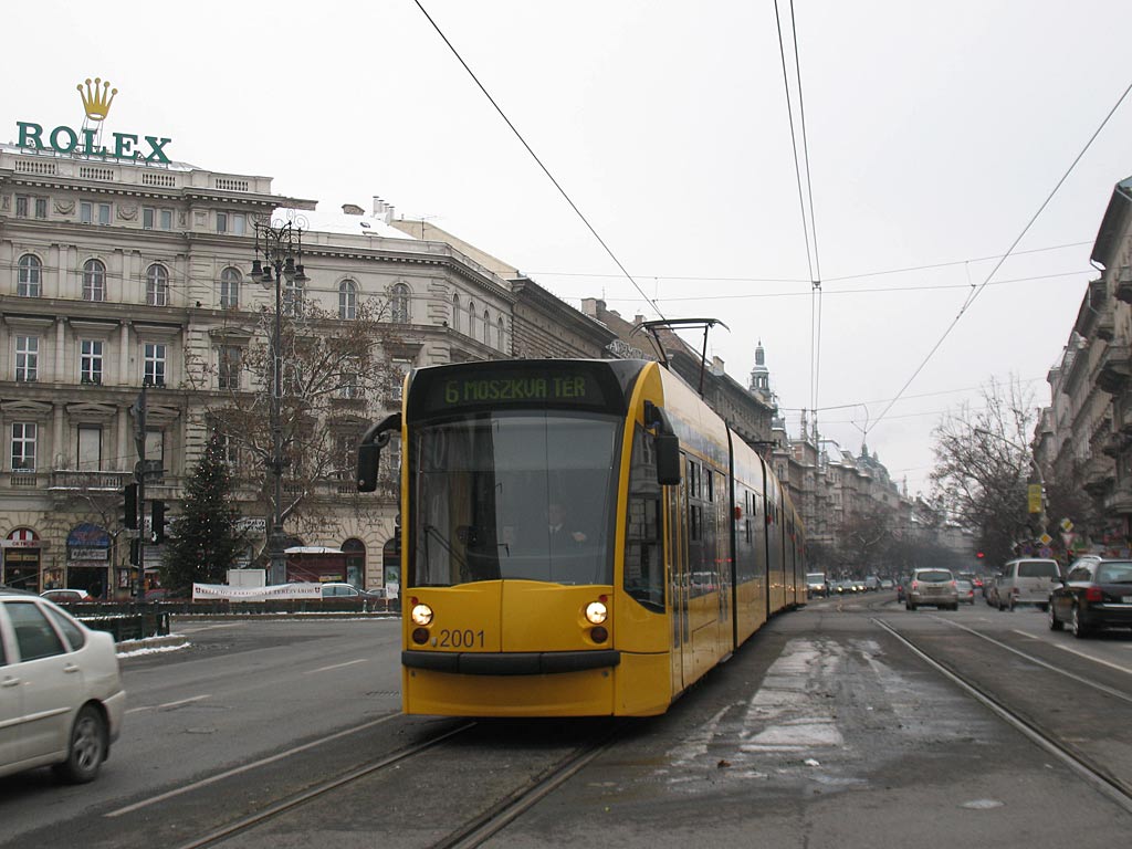 Budapest, Siemens Combino Supra NF12B N°. 2001