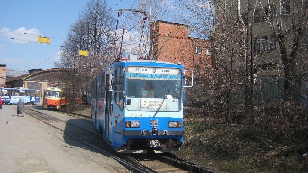 Екатеринбург, 71-402 № 823