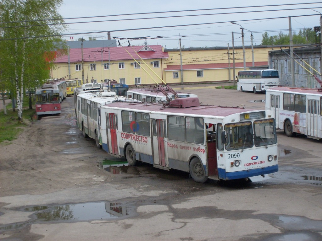 Брянск, ЗиУ-682В [В00] № 2051; Брянск, ЗиУ-682В-012 [В0А] № 2090