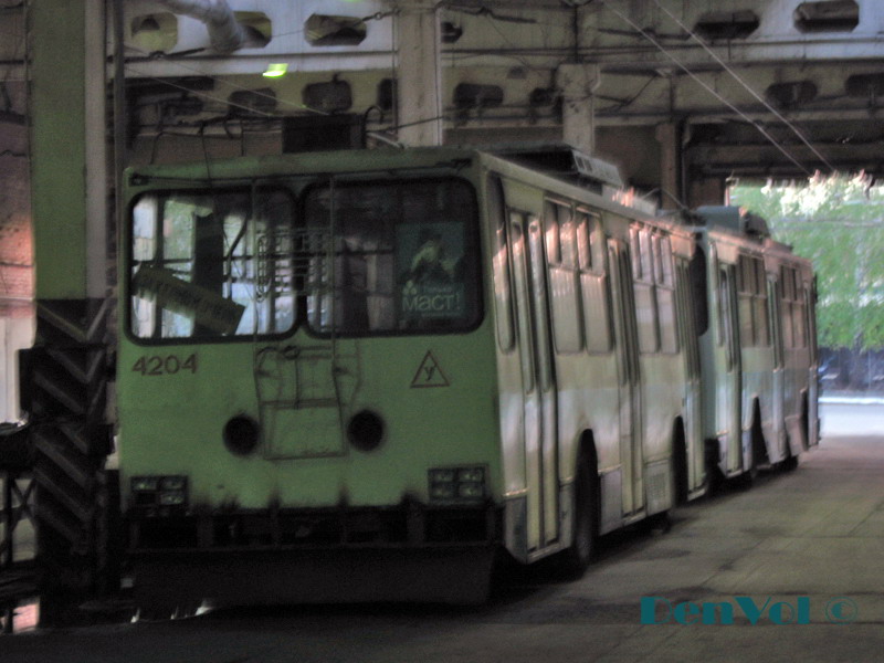 Киев, ЮМЗ Т2 № 4204