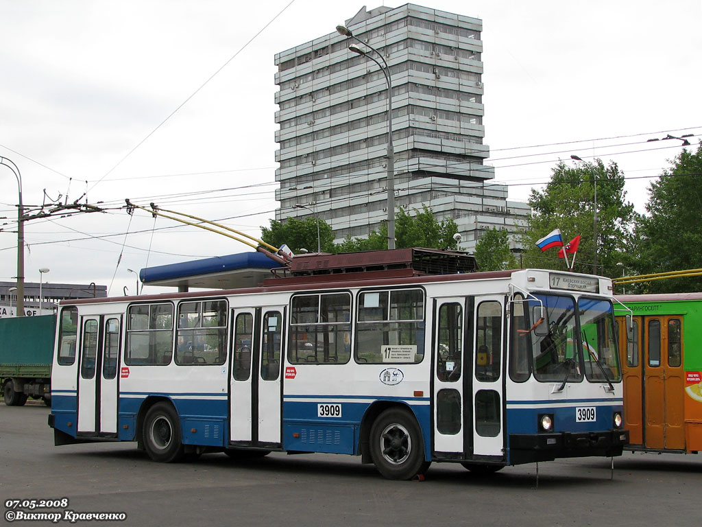Москва, ЮМЗ Т2 № 3909