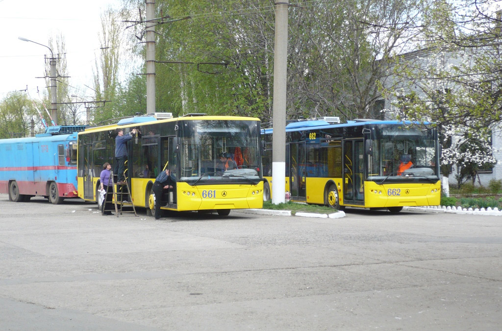 Krivij Rih, LAZ E183D1 — 661; Krivij Rih, LAZ E183D1 — 662