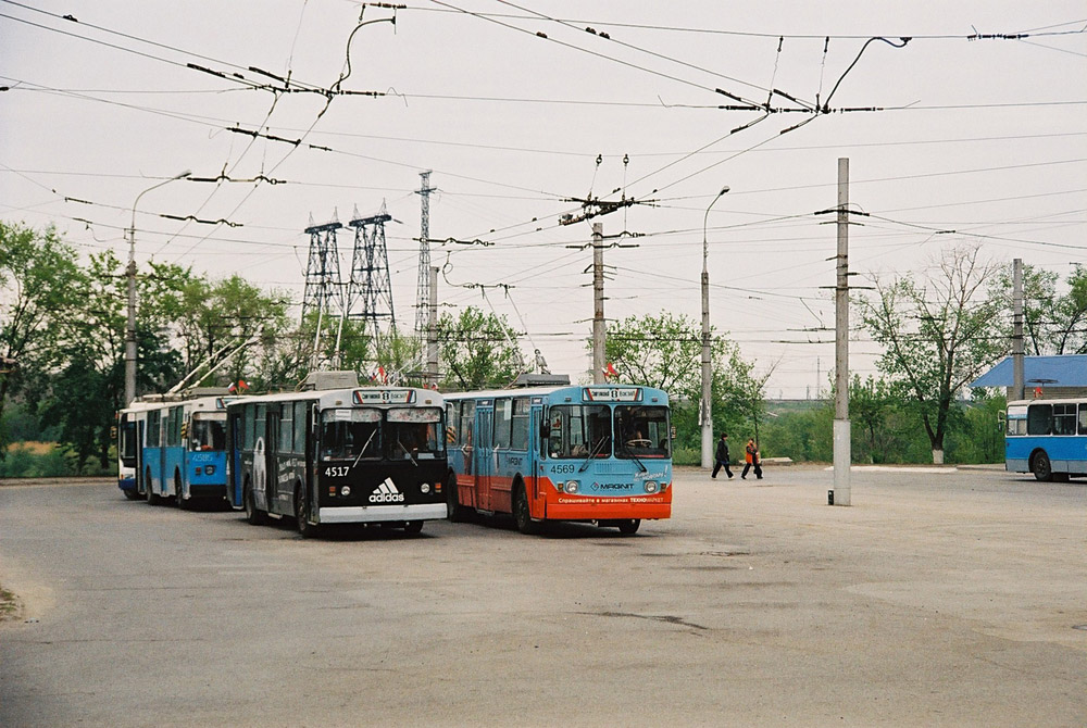 Волгоград, ЗиУ-682В-012 [В0А] № 4517; Волгоград, ЗиУ-682Г [Г00] № 4569; Волгоград — Троллейбусные линии: [1 и 4] Центральная сеть