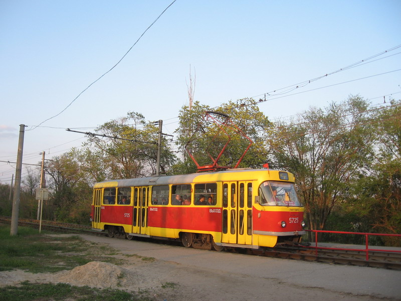 Volgograd, Tatra T3SU № 5725