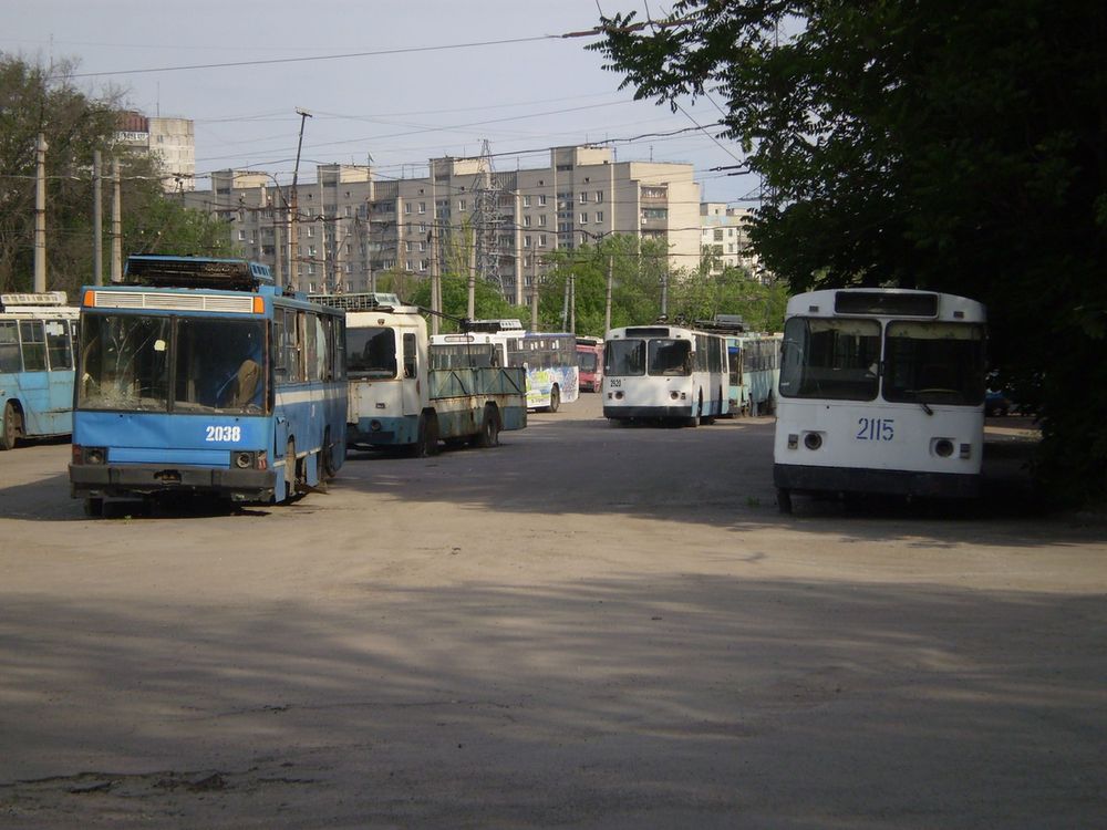 Днепр, ЗиУ-682В [В00] № 2920; Днепр, ЮМЗ Т1Р (Т2П) № 2038; Днепр, ЗиУ-682В-012 [В0А] № 2115; Днепр — Территория троллейбусных депо