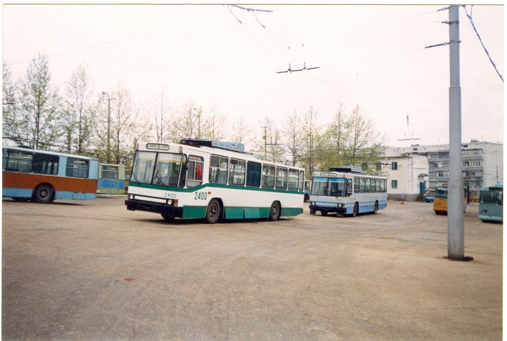 Севастополь, ЮМЗ Т2 № 2400; Севастополь, ЮМЗ Т2 № 2403