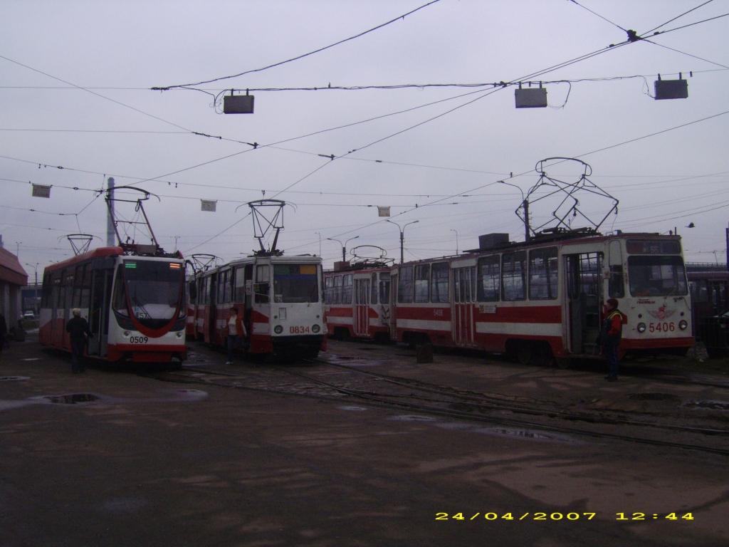 სანქტ-პეტერბურგი, 71-134A (LM-99AVN) № 0509; სანქტ-პეტერბურგი, 71-605 (KTM-5M3) № 0834; სანქტ-პეტერბურგი, LM-68M № 5406