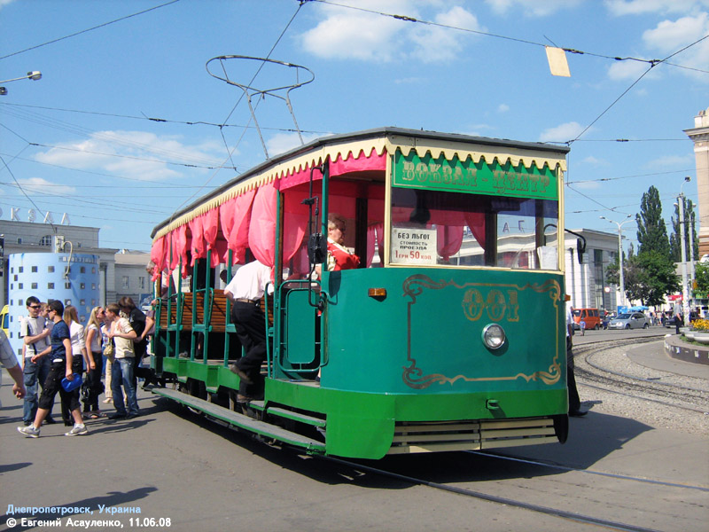 Днепр, Двухосный моторный вагон № 001