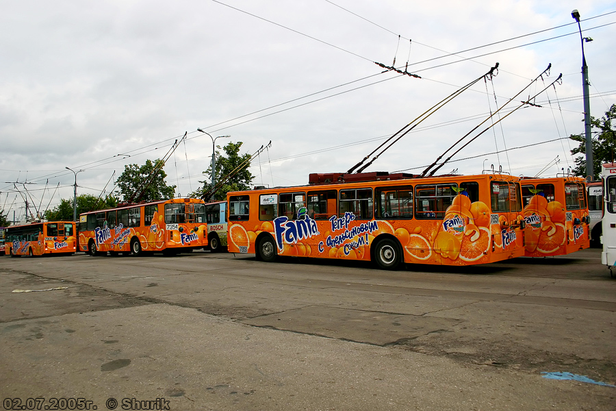 Moskva, ZiU-682G [G00] č. 7354; Moskva, BKM 20101 č. 7851