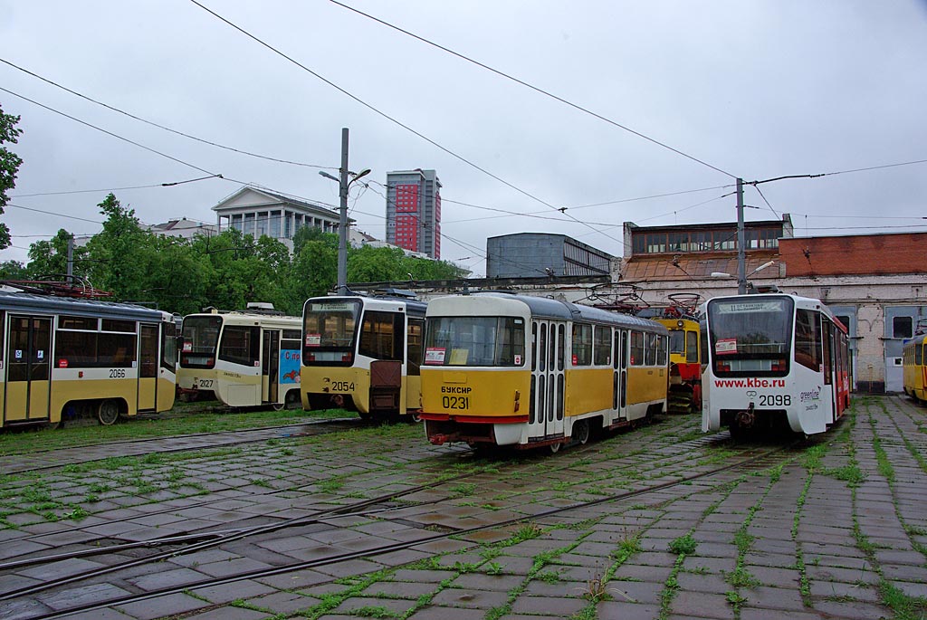 Moskva, Tatra T3SU č. 0231; Moskva, 71-619KT č. 2098 Moskva, Tatra T3SU č. 0231; Moskva, 71-619KT č. 2098