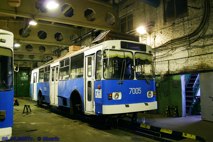 Москва, Нижтролл (ЗиУ-682Г) № 7005