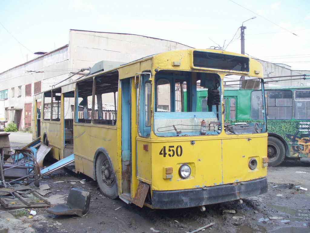Киров, ЗиУ-682В1 № 450
