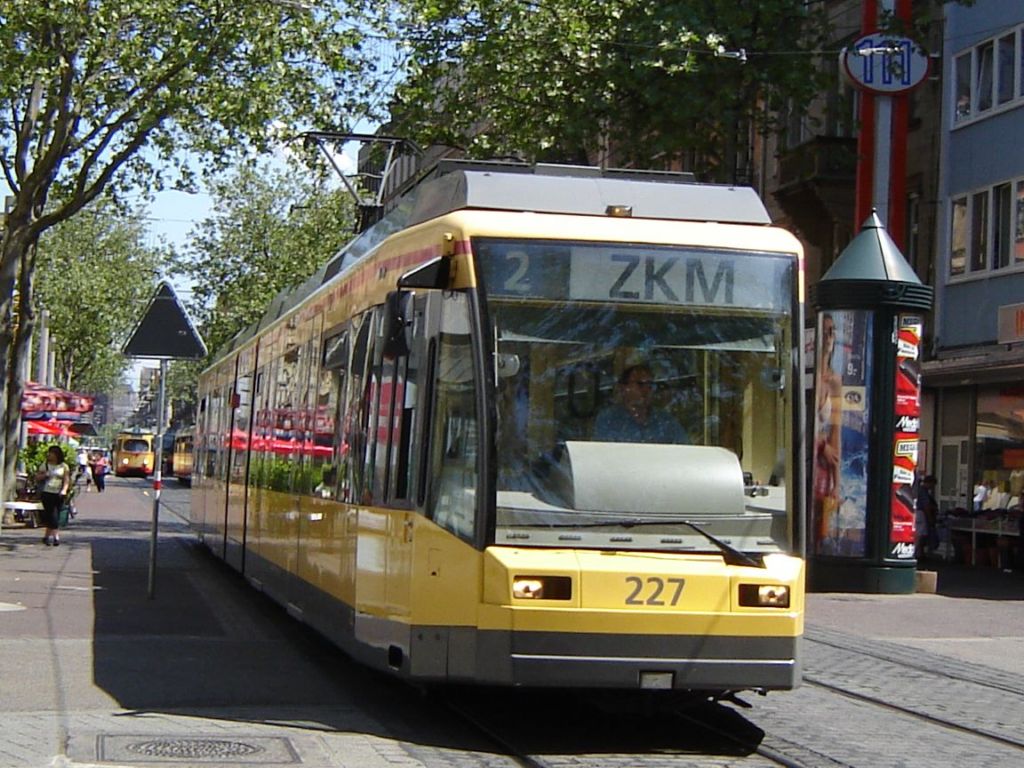 Karlsruhe, Duewag GT6-70DN Br. 227