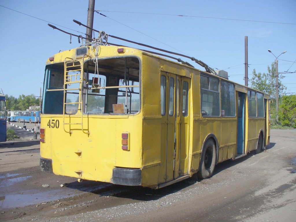 Киров, ЗиУ-682В1 № 450