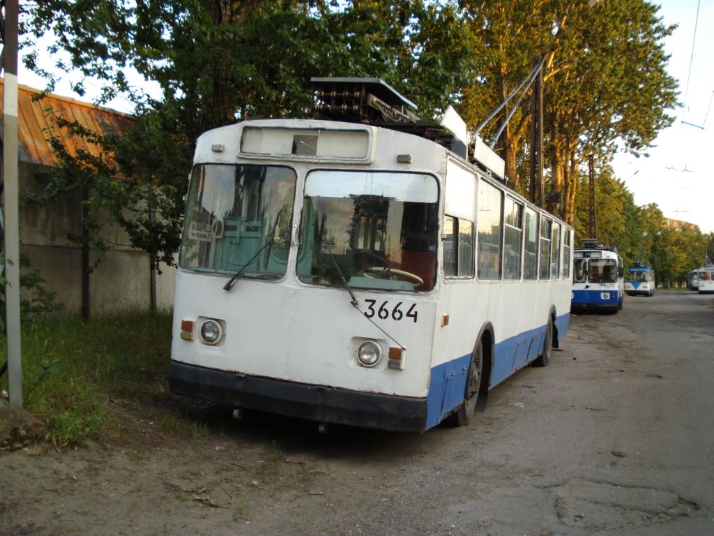 Санкт-Петербург, ЗиУ-682В № 3664