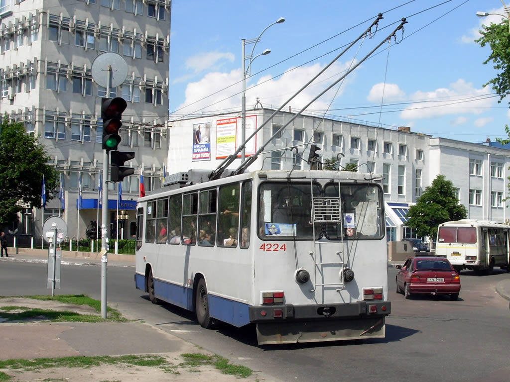 Киев, ЮМЗ Т2 № 4224