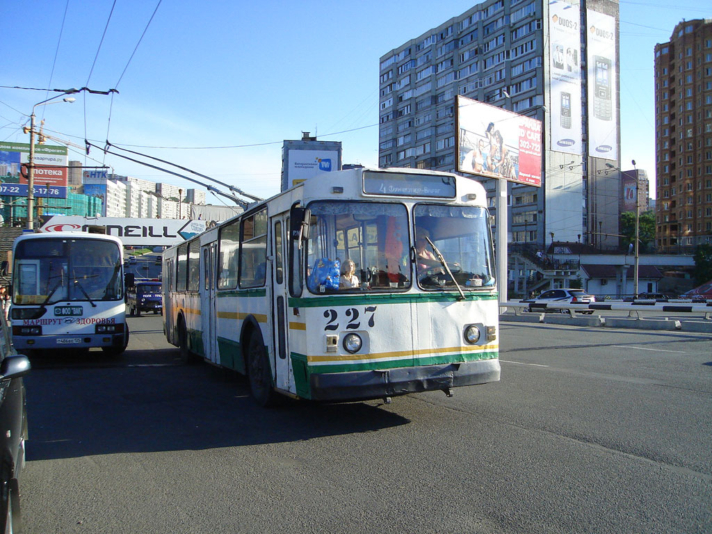 Владивосток, ЗиУ-682Г [Г00] № 227