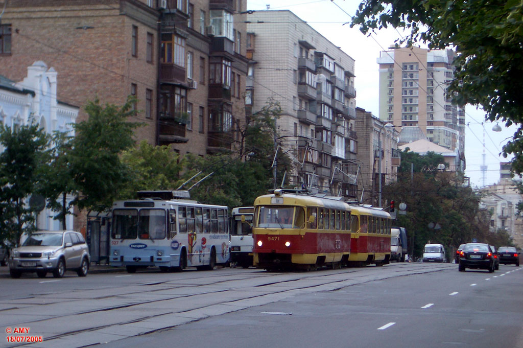 Киев, ЮМЗ Т2 № 527; Киев, Tatra T3SU № 5471