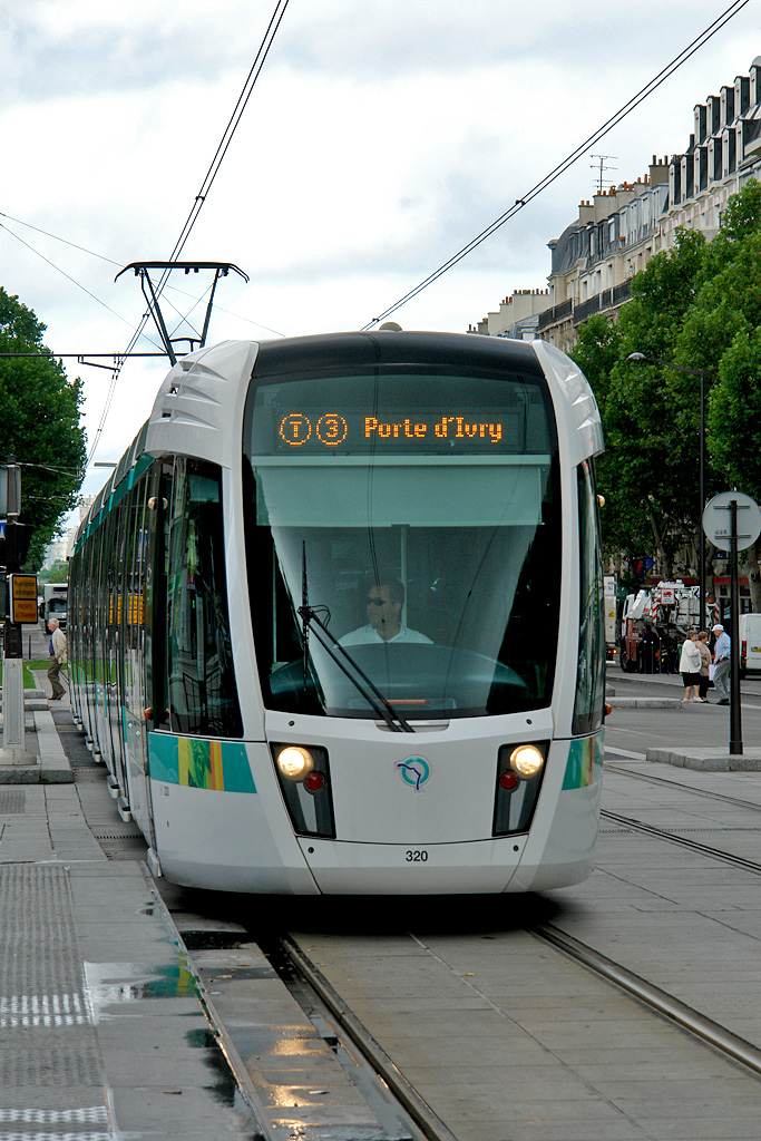 Париж -  Версаль -  Ивелин, Alstom Citadis 402 № 320
