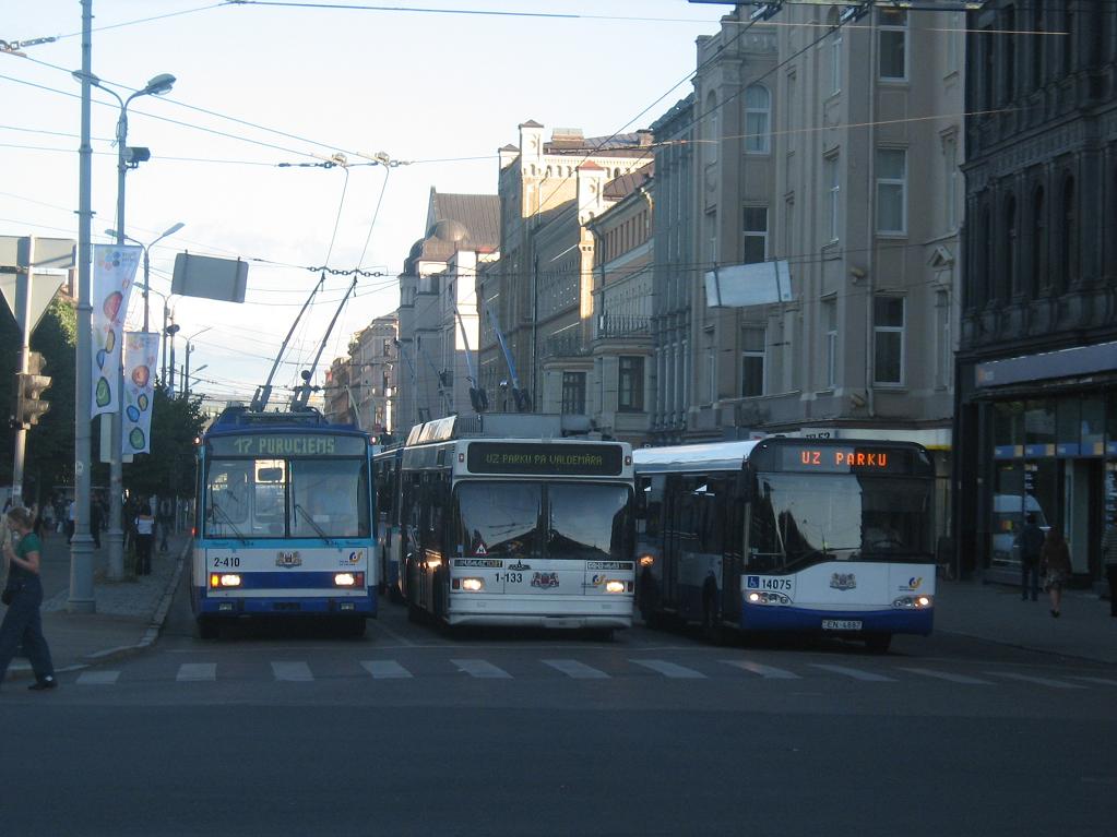 Рига, Škoda 14Tr18/6M № 2-410; Рига, Ganz-МАЗ-103Т № 1-133