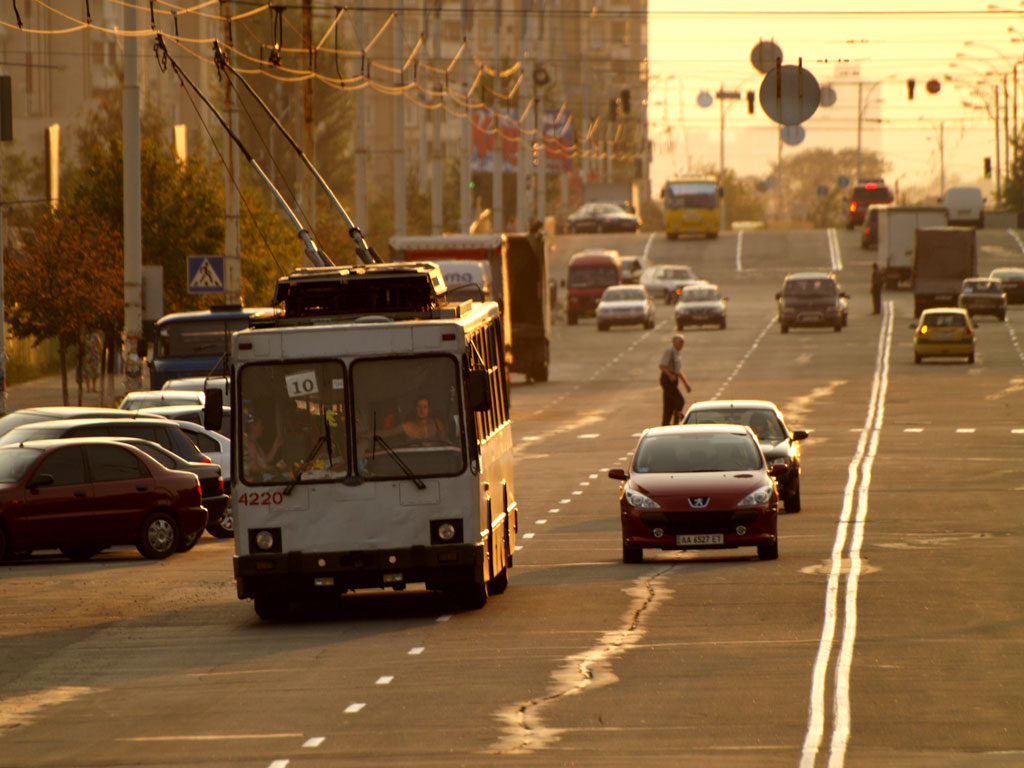 Киев, ЮМЗ Т2 № 4220