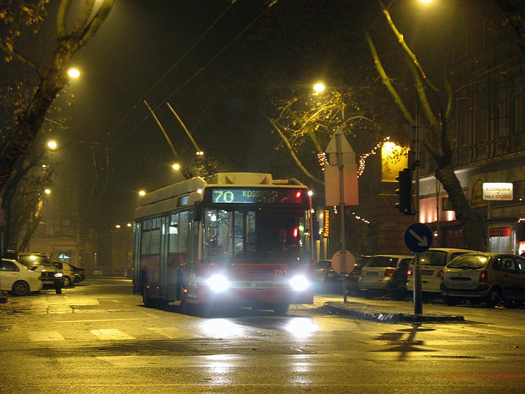 Будапешт, Ikarus 412.81 № 703