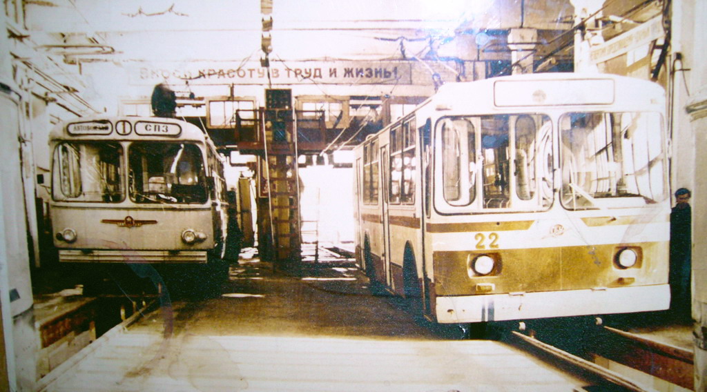Орёл, ЗиУ-682Б № 22; Орёл — Исторические фотографии [1946-1991]; Орёл — Маршрутоуказатели; Орёл — Троллейбусное депо