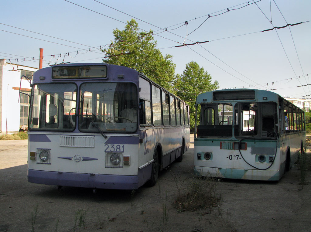Севастополь, ЗиУ-682Г [Г00] № 2381; Севастополь, ЗиУ-682Г [Г00] № 2384