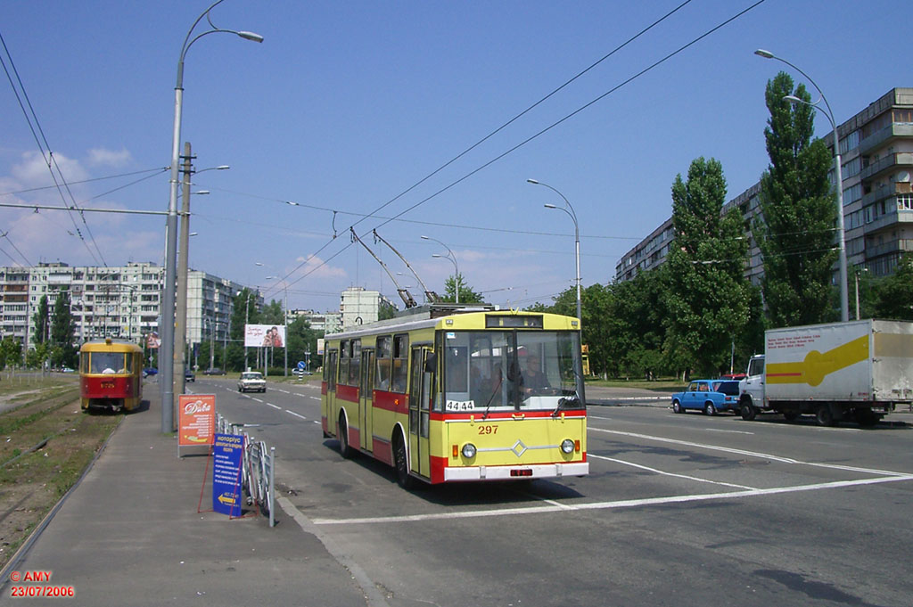Киев, Škoda 14Tr02/6 № 297