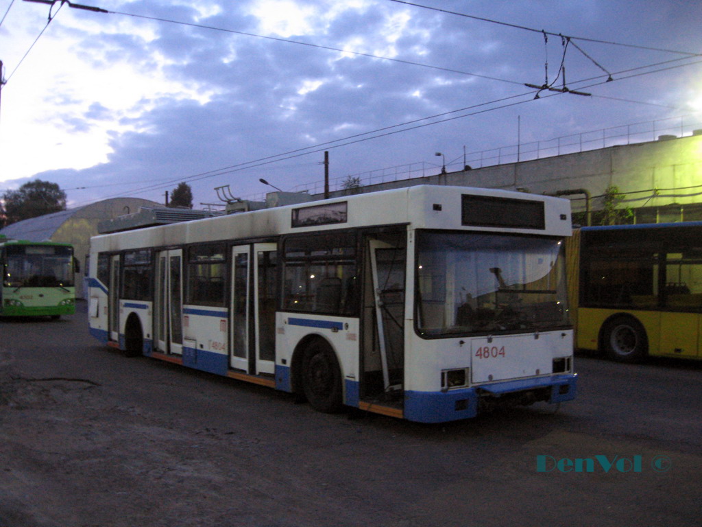 Киев, ЮМЗ E186 № 4804